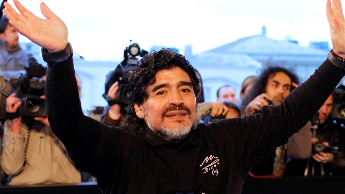 مارادونا يُدفن من جديد