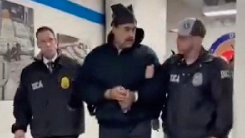 مادورو لعملاء "إدارة مكافحة المخدرات": عام جديد سعيد