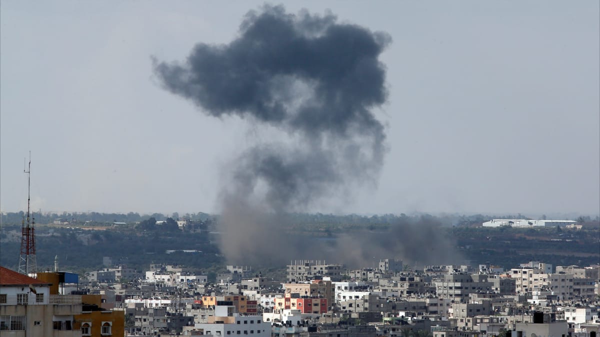 قصف كثيف على غزة.. إسرائيل تقتل عشرات الفلسطينيين