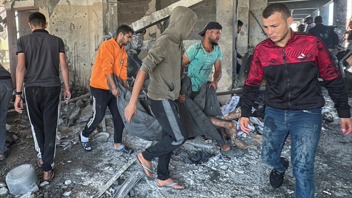 مقتل 17 فلسطينيا بقصف إسرائيلي على مدرسة في غزة