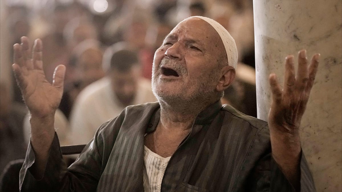 النهاية بمنشور إلكتروني.. قصة أب مصري فقد نجليه في ليبيا