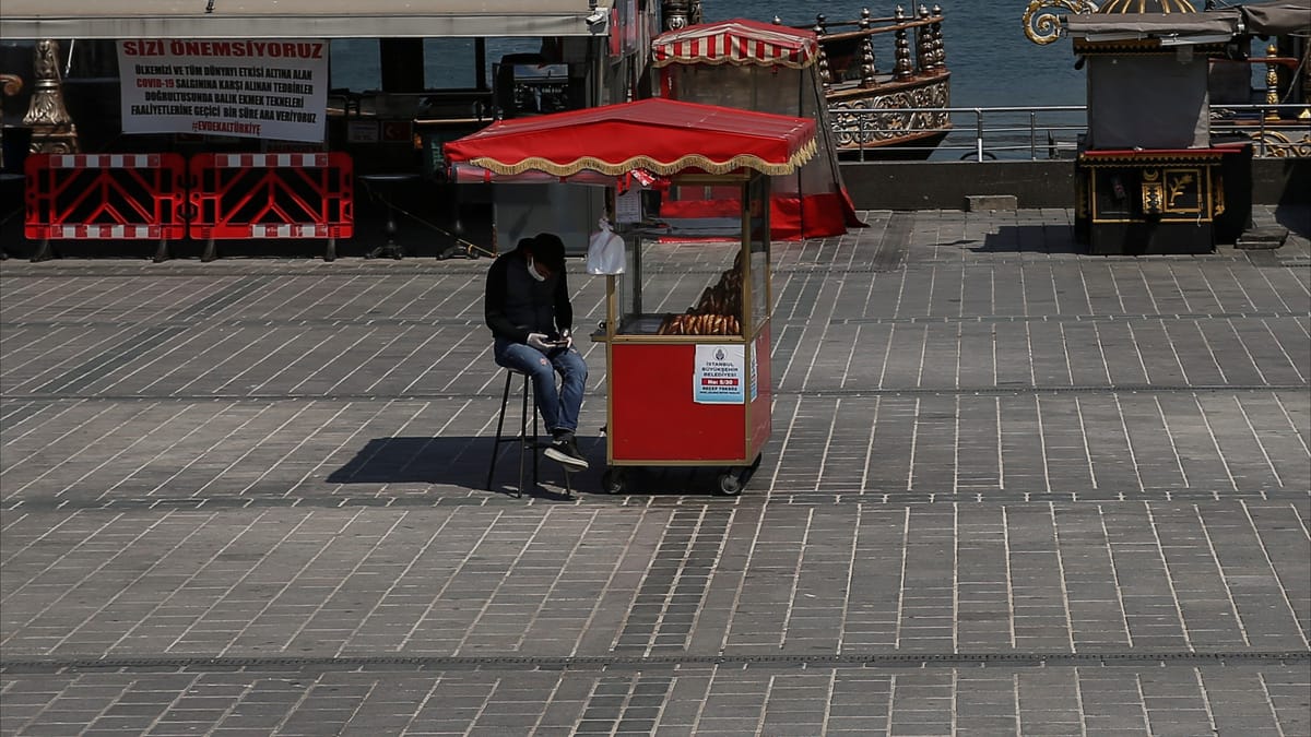 عربات الطعام التركية تنتظر المجهول