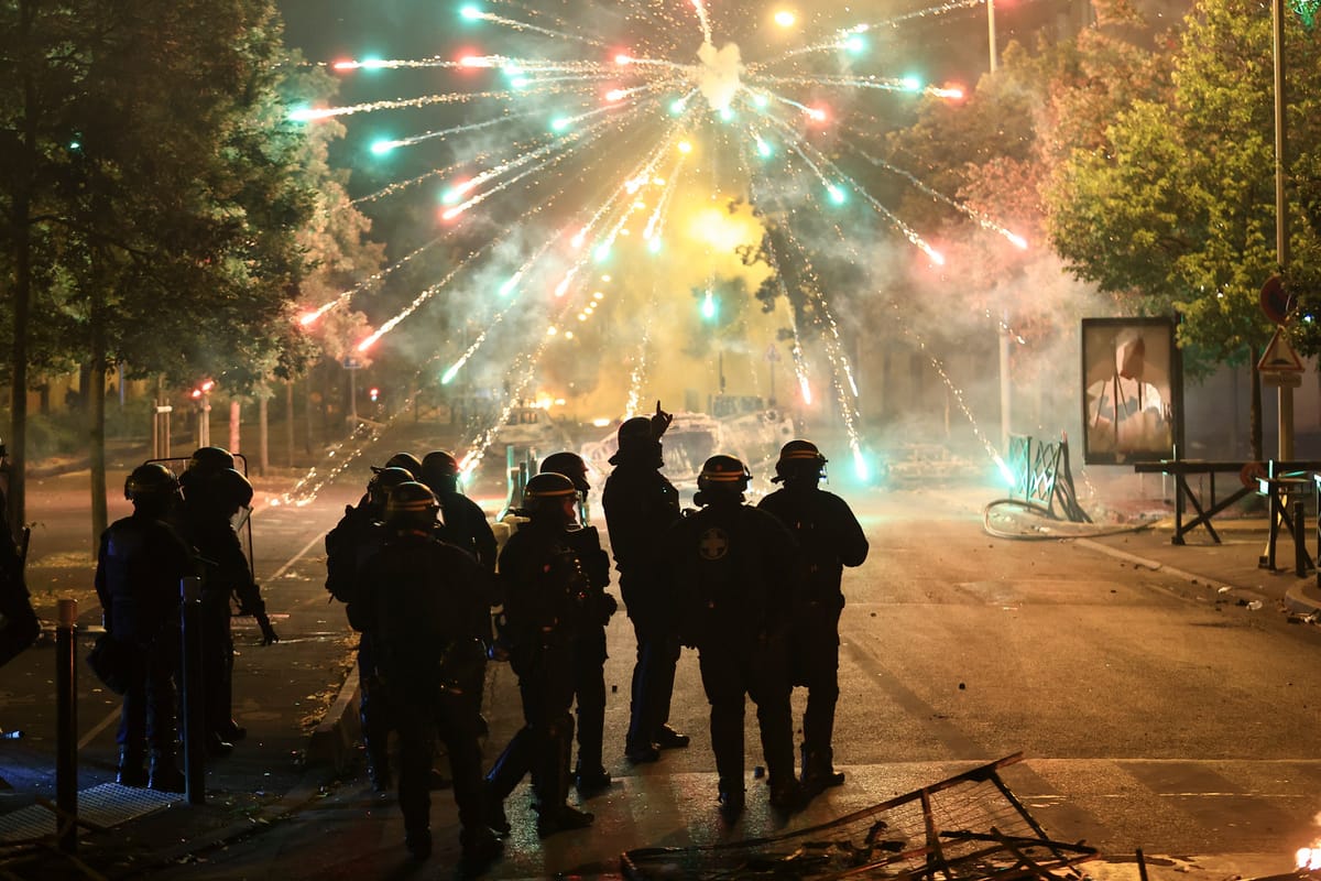 "تقنية المصائد".. الشرطة الفرنسية تحوّل المتظاهرين إلى طرائد