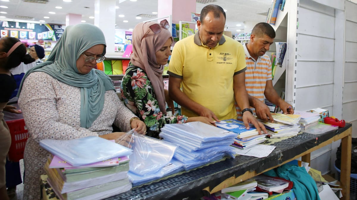 البحث عن "كرّاس".. العودة إلى المدرسة تُفقد التونسيين متعة العطلة