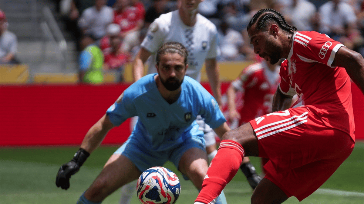 بايرن ميونخ يعيد "الحارس الهاوي" إلى عمله