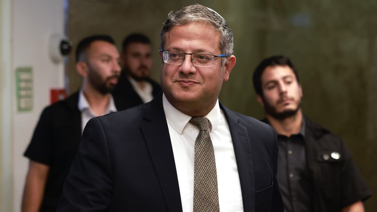 بن غفير يدعو لصلاة اليهود بالأقصى.. وغالانت: يُفجّر المنطقة