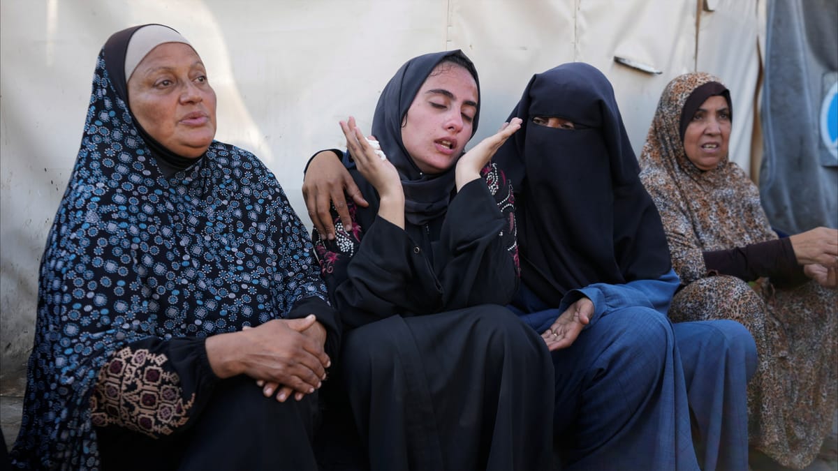 قصف إسرائيلي يقتل 11 فلسطينيا بمدرسة نازحين بغزة
