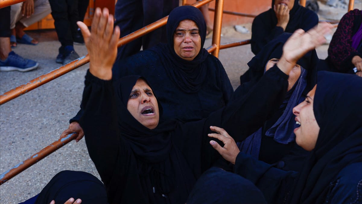 إسرائيل تقتل مسؤولاً كبيراً بالدفاع المدني في غزة