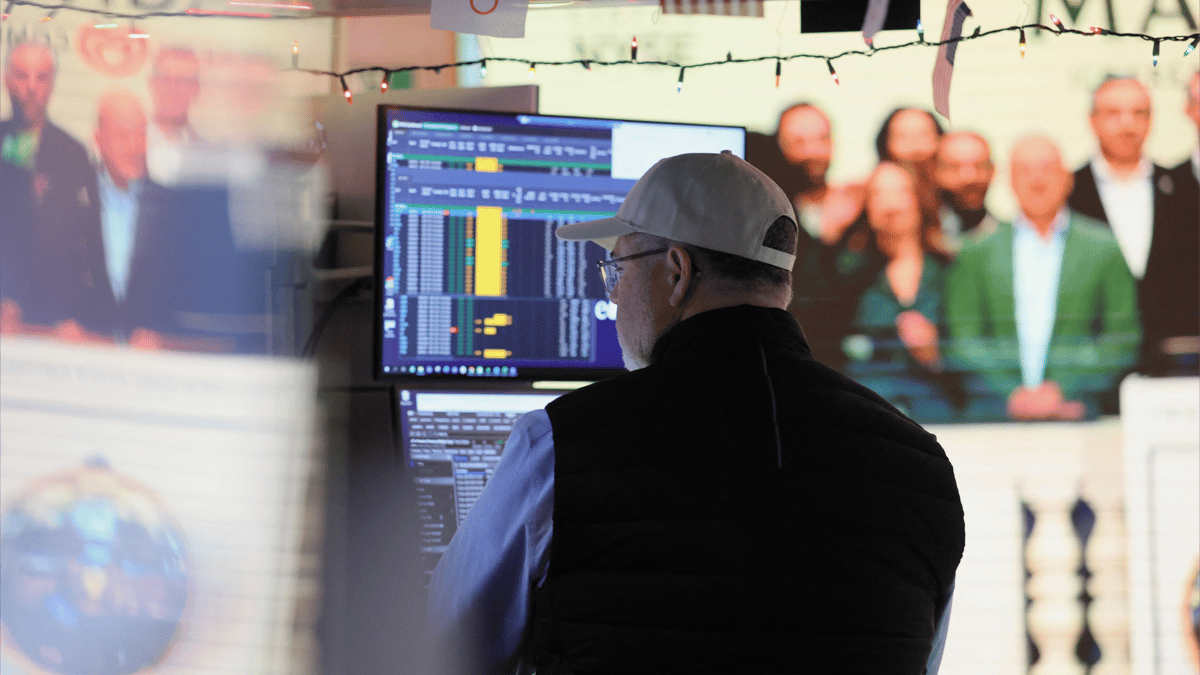 من خفض الفائدة إلى صدمة نيكي.. كيف دوّخ الفدرالي الأسواق؟