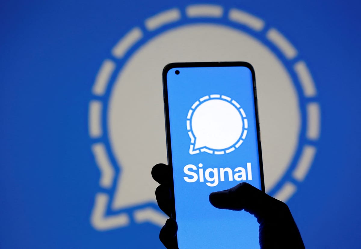 "فضيحة التسريب".. Signal التطبيق الشاهد على "خطط ضرب الحوثي"