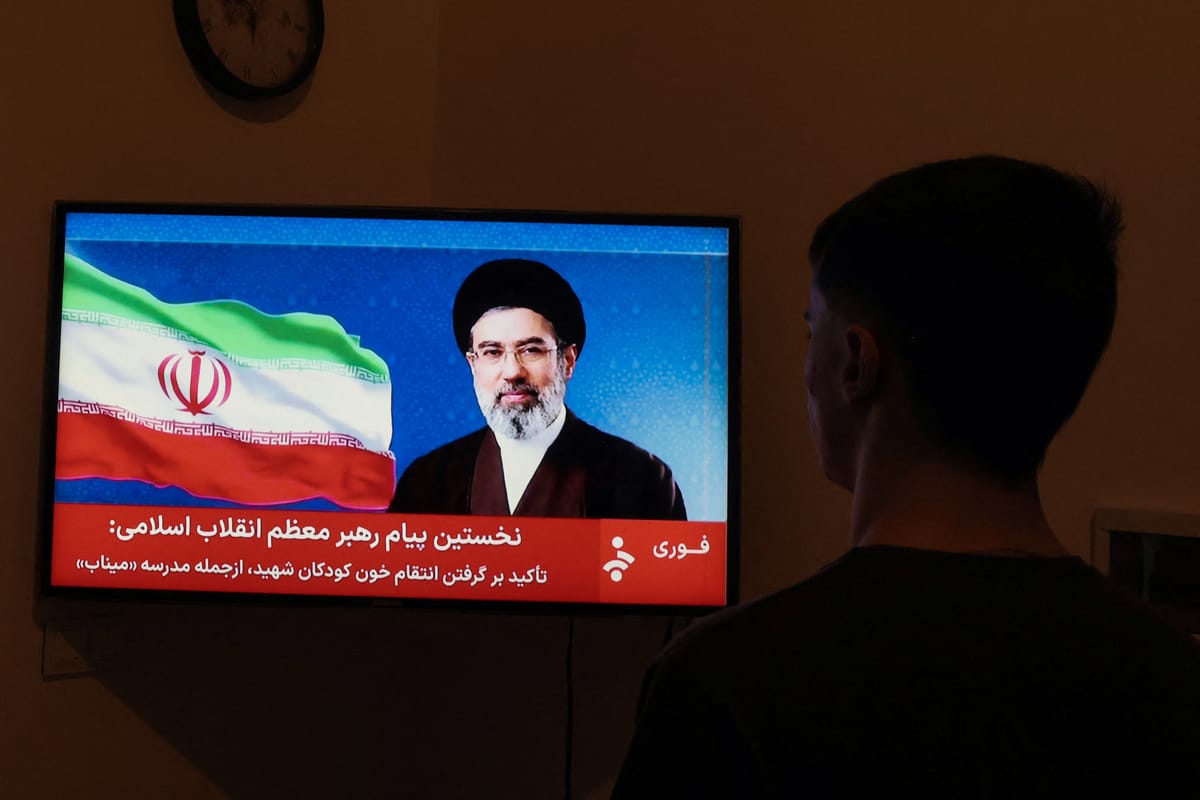 خطاب مجتبى خامنئي يثير سؤالين.. من كتبه وأين هو؟