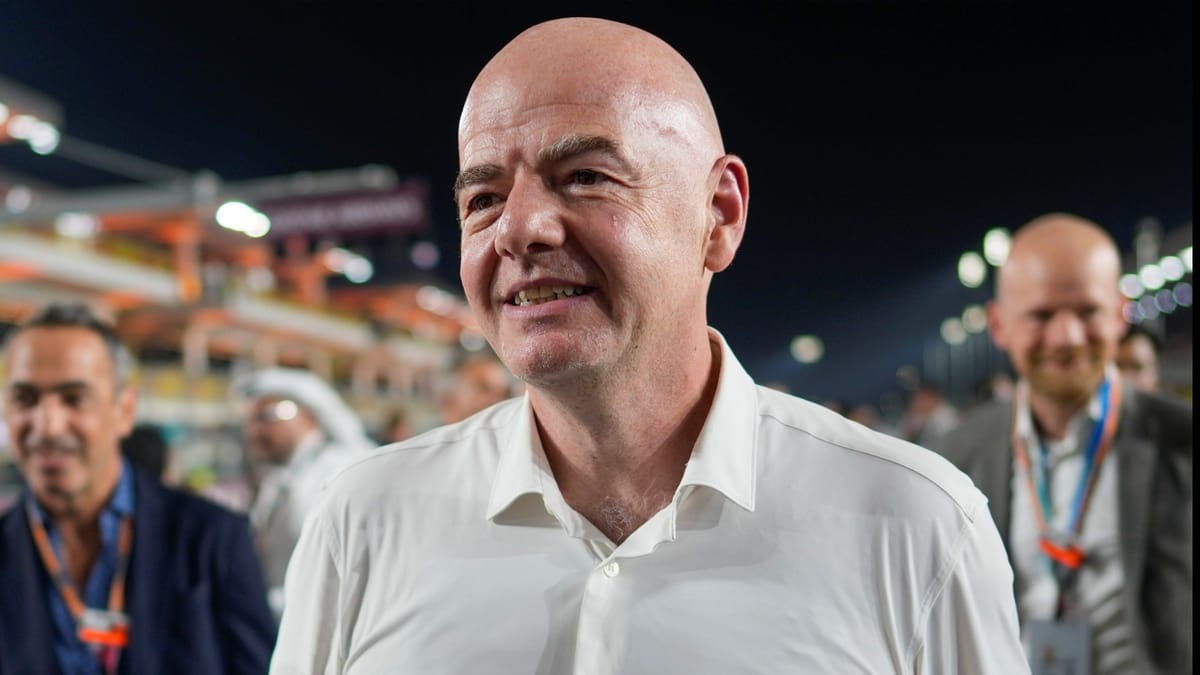 بخلاف يويفا.. رئيس الفيفا يعزي إسرائيل وفلسطين