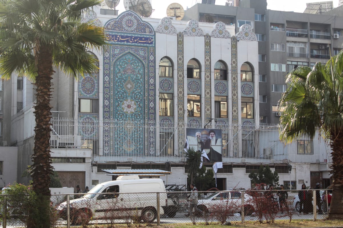 بعد اقتحام "الإيرانية".. العراق يخلي سفارته في سوريا