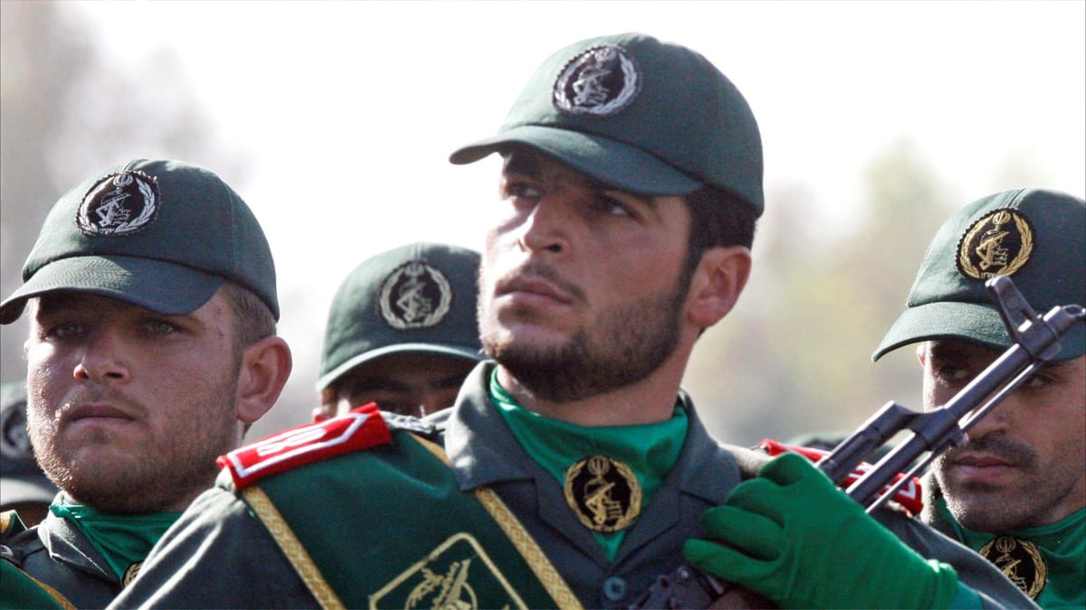 إيران تهدد بإغلاق "المتوسط"