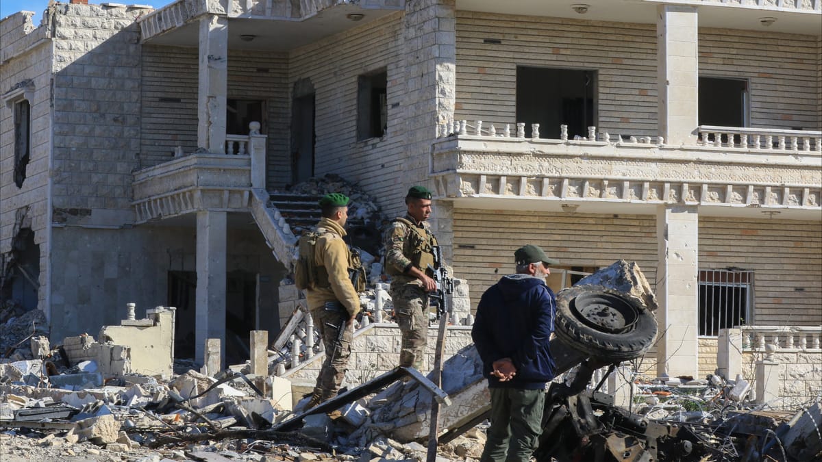 إسرائيل تعتقل 5 لبنانيين