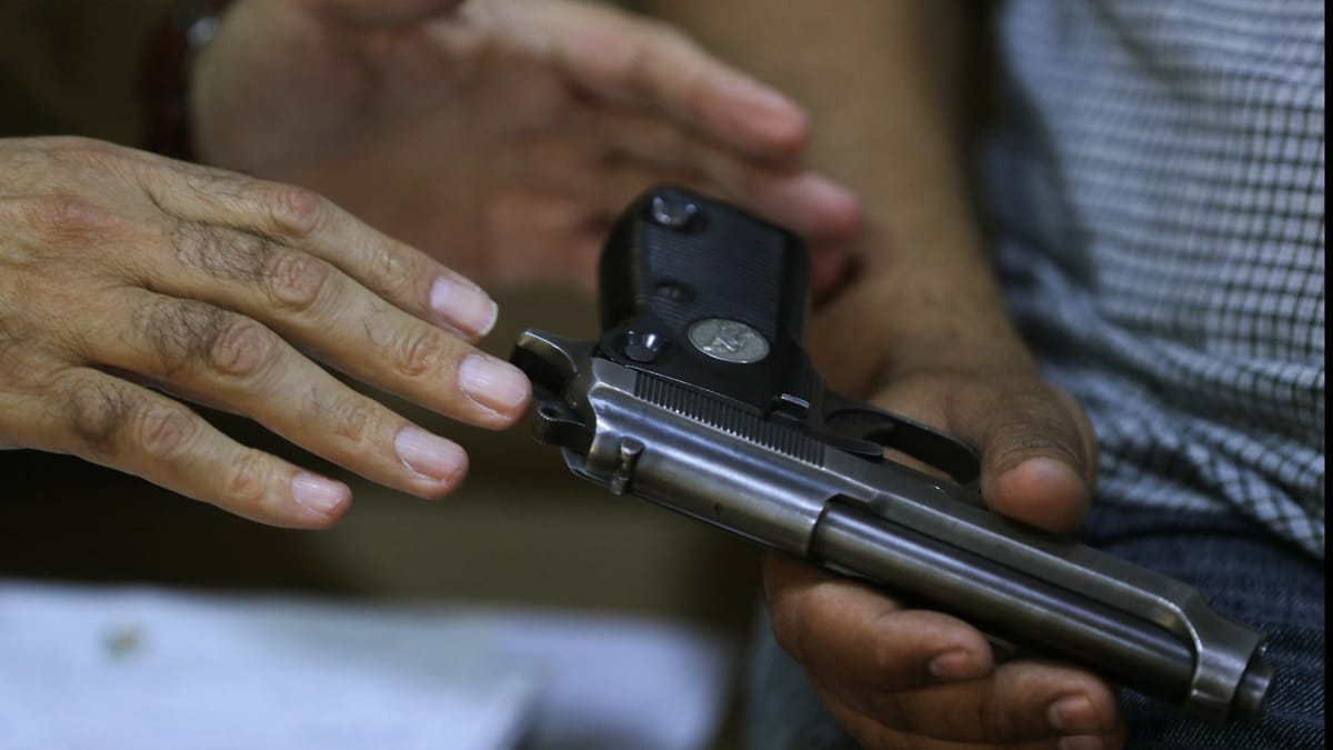 بارود تحت العراق.. "محمد" يعيش بـ"رصاصة طائشة" في الرأس