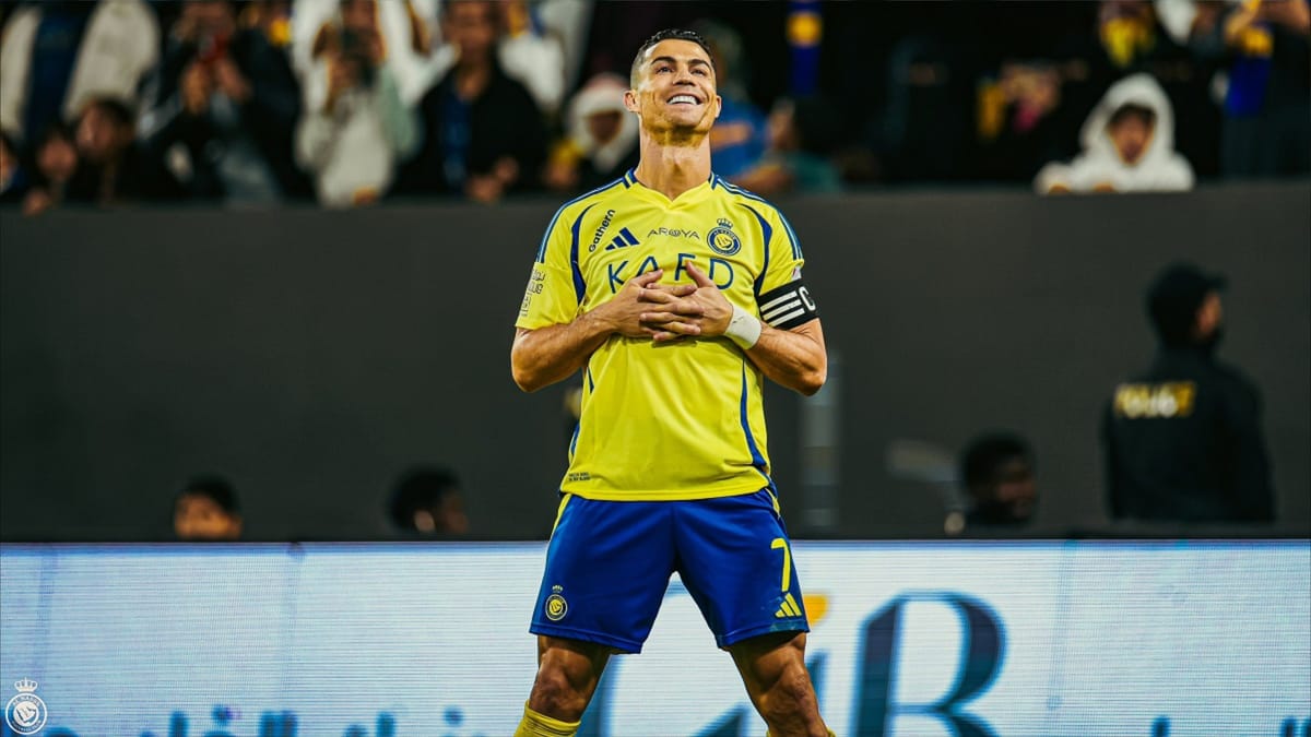 الأهلي المصري يرد رسميا.. هل يضم صلاح ورونالدو؟