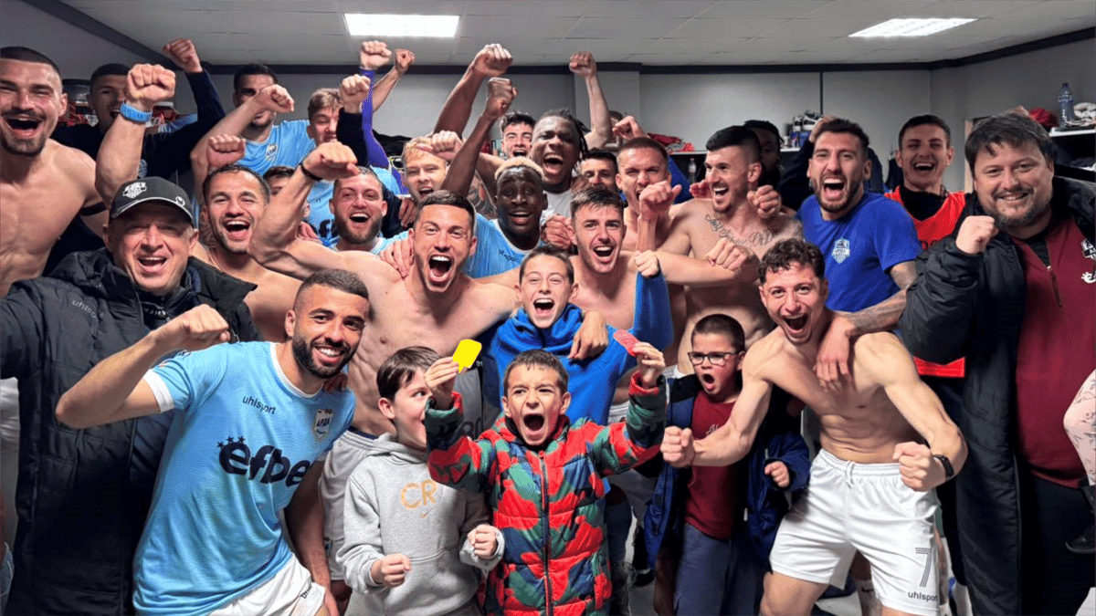 تكريم لاعب سابق بعد إعلان وفاته بالخطأ