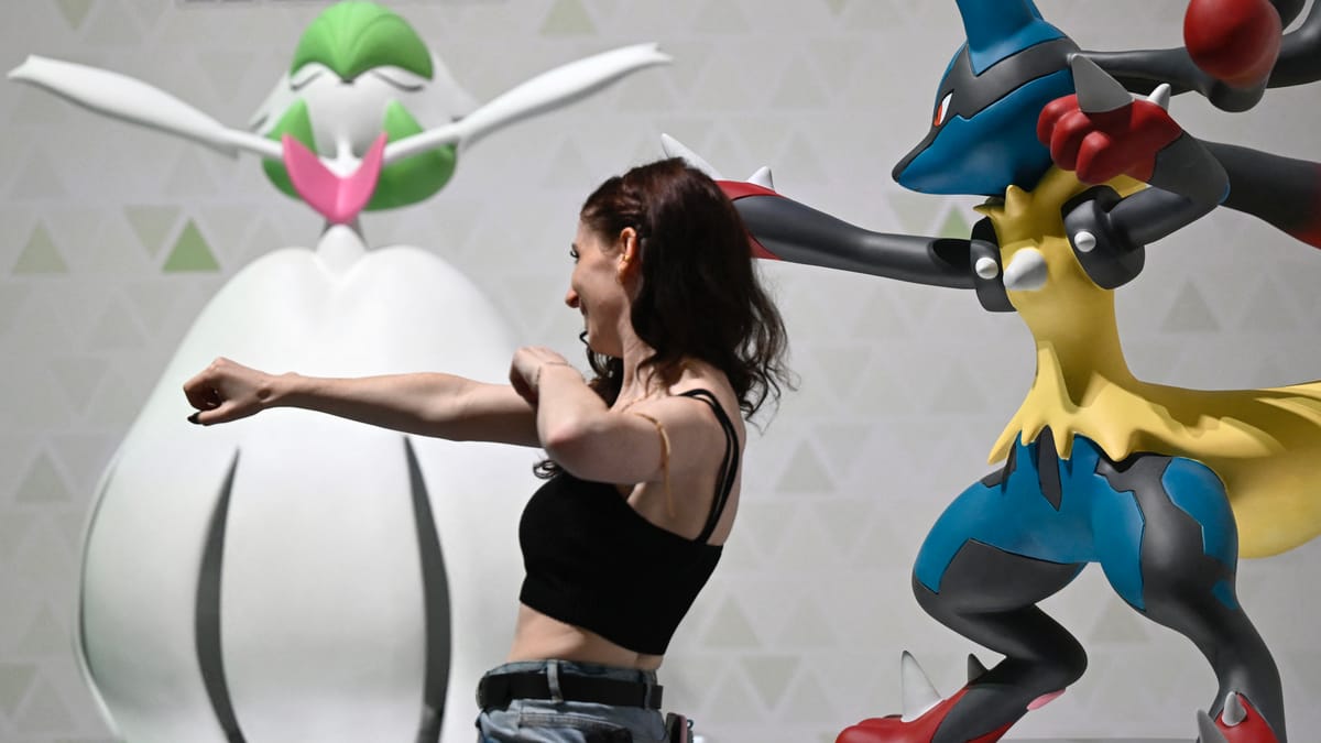 "بوكيمون" تجري في شوارع باريس وتعيد السحر إلى السلسلة