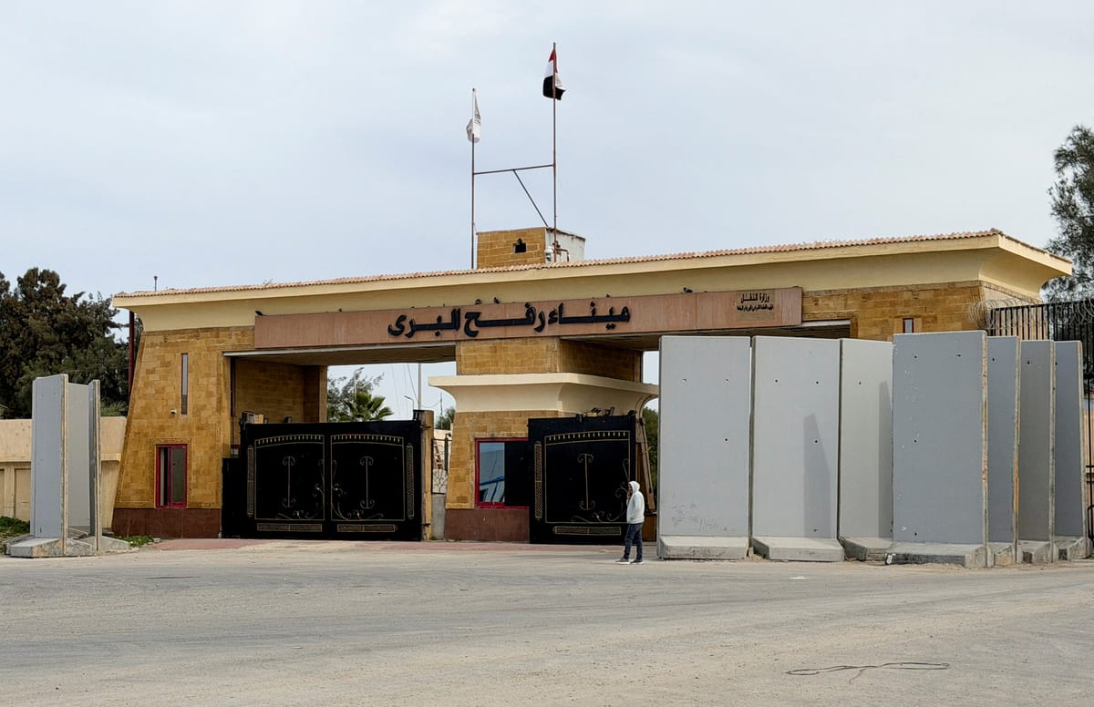 معبر رفح يفتح أبوابه رسميا لـ"50 داخلا و150 خارجا"