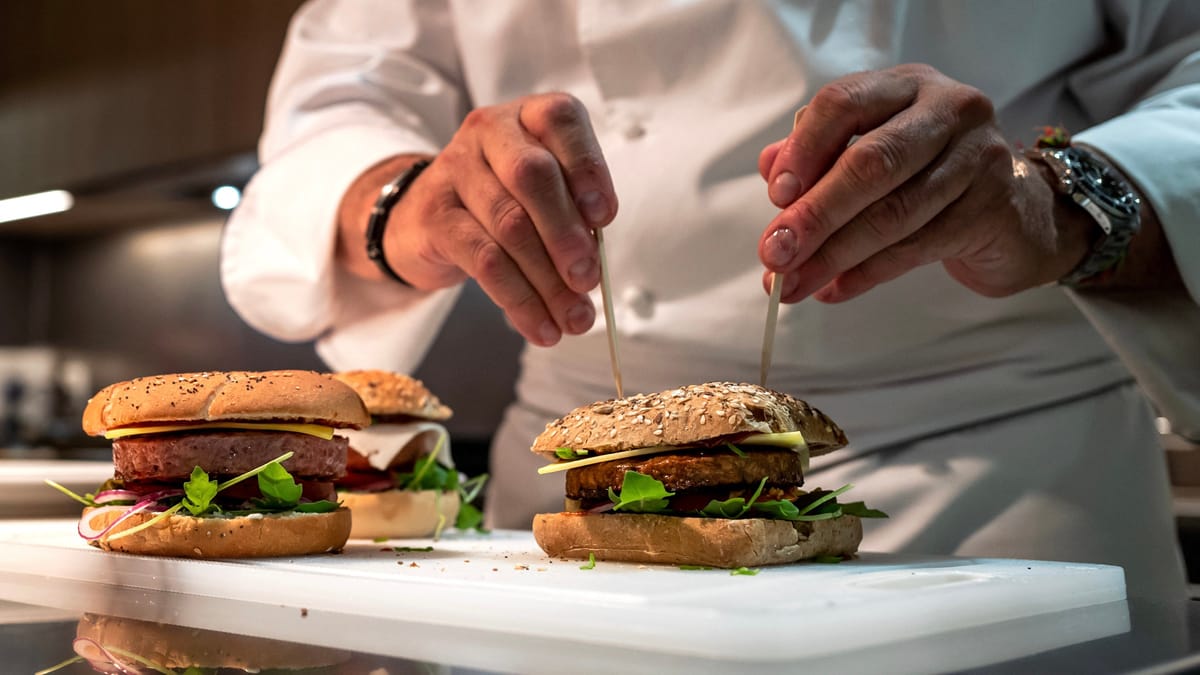 بدائل اللحوم والحليب مفيدة للطبيعة؟