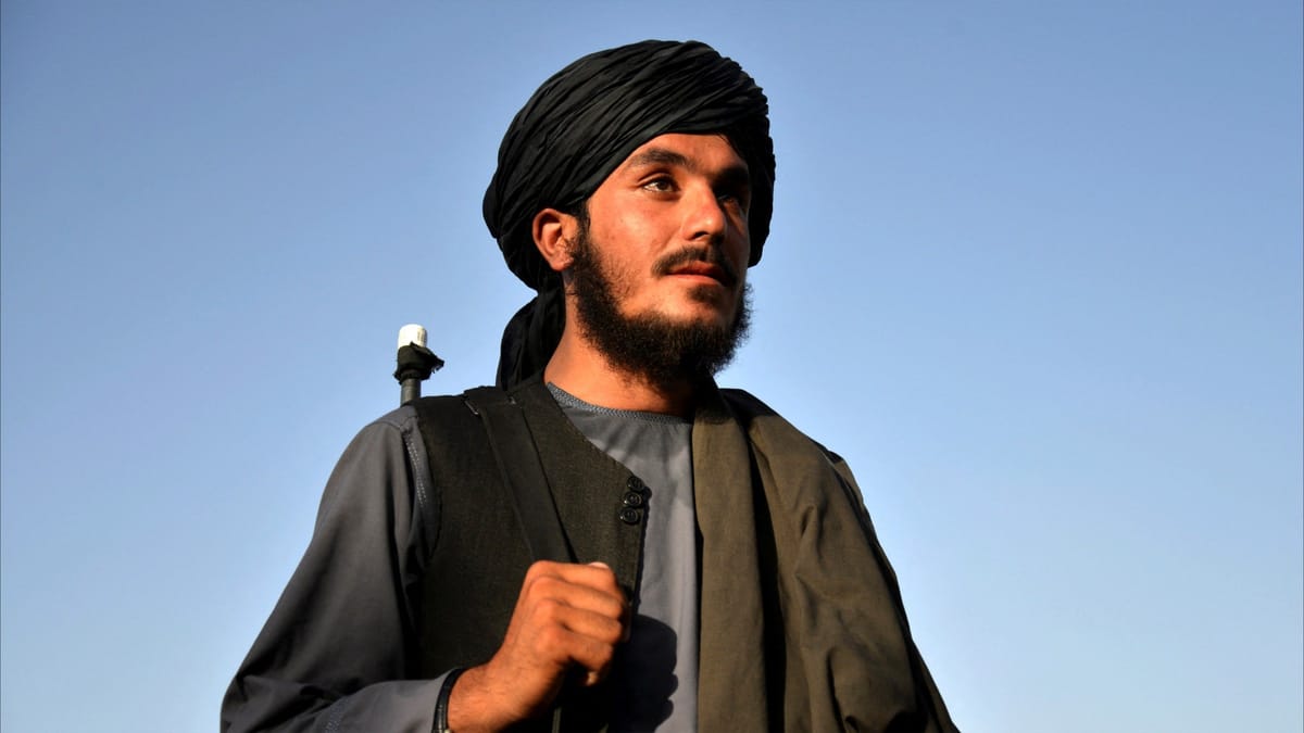 من الفخر إلى اليأس.. هكذا تبدو حياة ٤ أفغان بعد عامين من "طالبان"