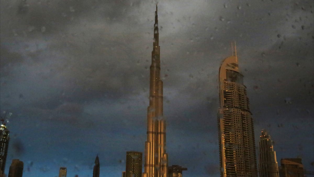 منخفض جوي وأمطار غزيرة في الإمارات