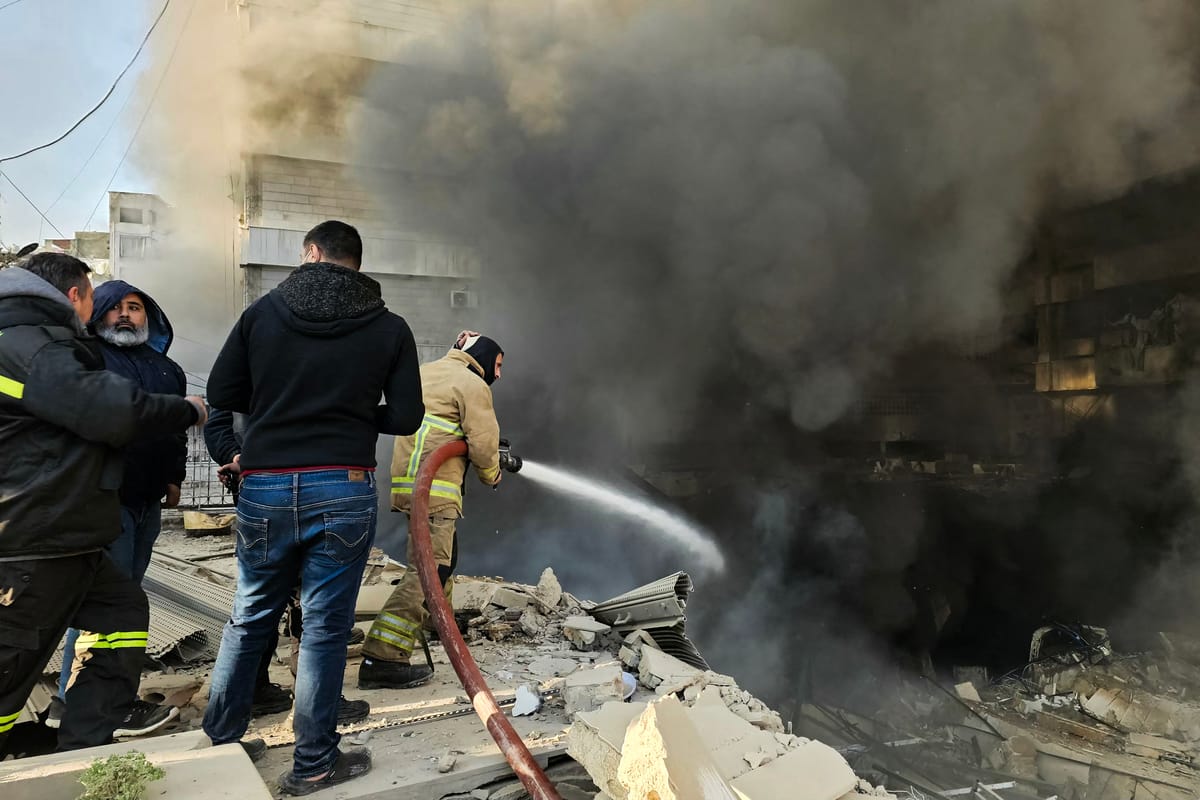 بعد ضربات صباحية.. إسرائيل: وجودنا جنوب لبنان تكتيكي