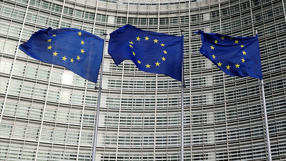 أوروبا تدفع رواتب ومعاشات موظفي الضفة الغربية