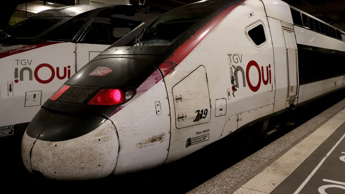 بعد "تخريب القطارات".. الأمطار تحاصر باريس