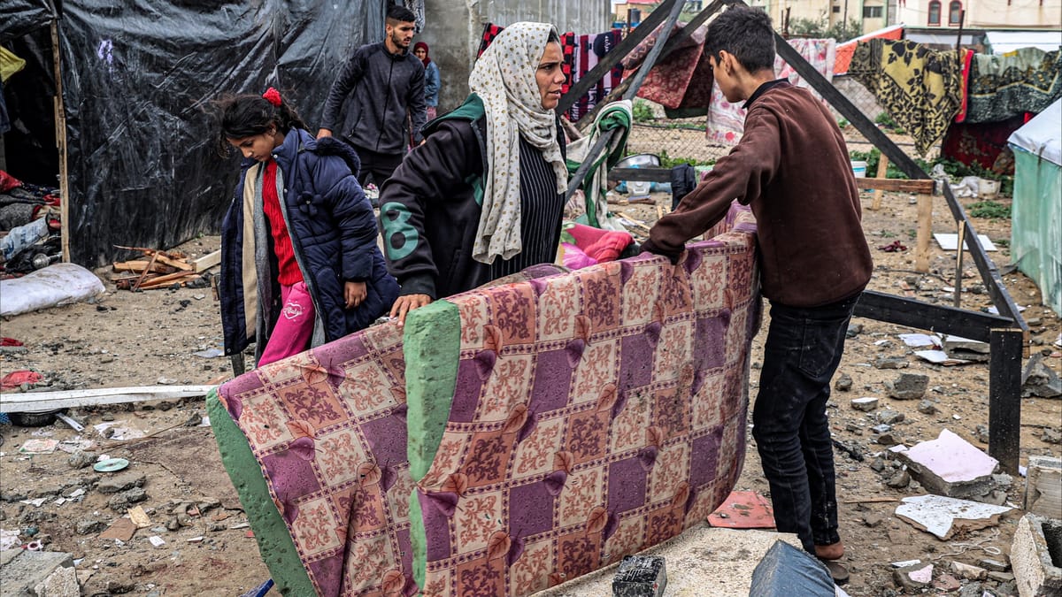رعد بنكهة قصف.. صواريخ وأمطار تحل ضيفا ثقيلا على خيام غزة