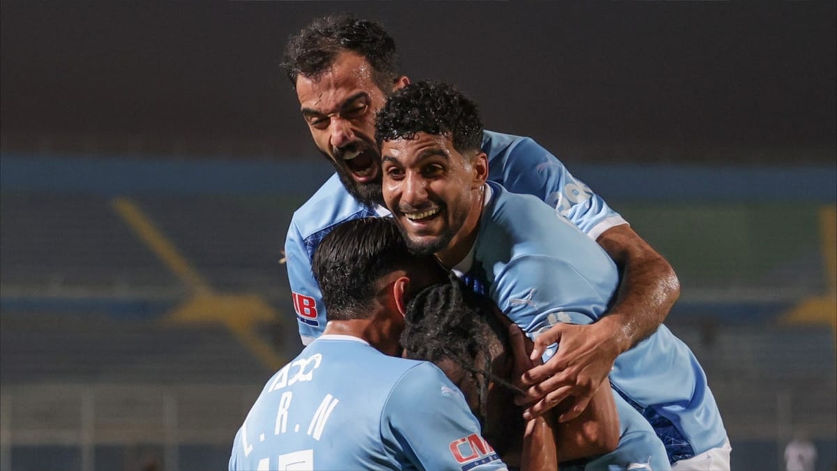 ملعبان و4 أيام.. أغرب مباراة بالدوري المصري
