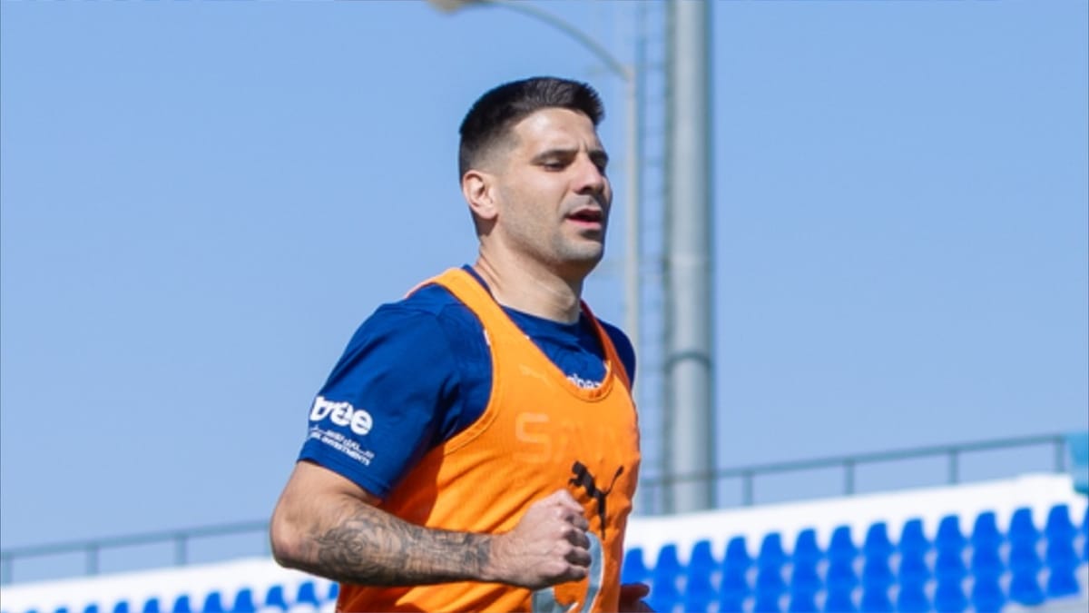 تفاصيل إصابة ألكسندر ميتروفيتش ومدة غيابه عن الهلال