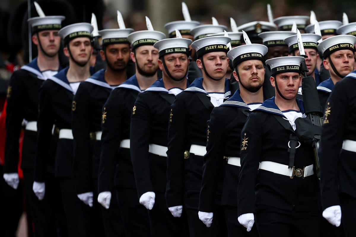 بريطانيا تتحرك في هرمز.. والتطهير قد يمتد 6 أشهر