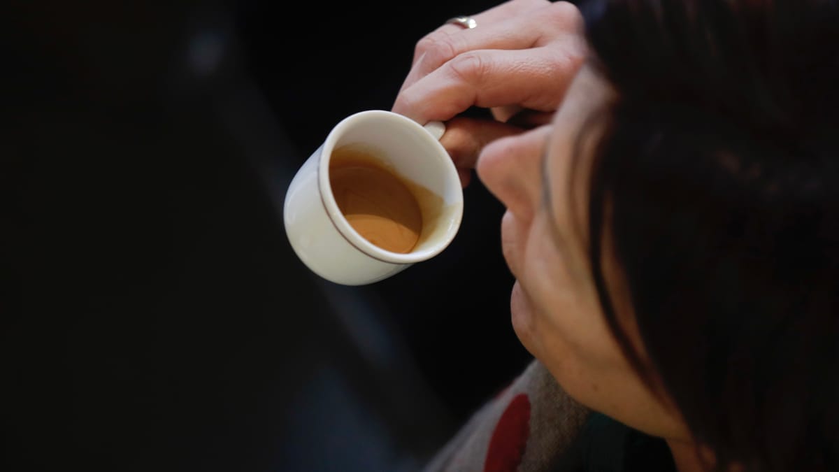 أضرار تناول الشاي والقهوة بعد الوجبات