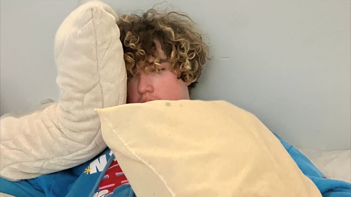 شاب يحطم الرقم القياسي ويظل مستيقظا 12 يوما