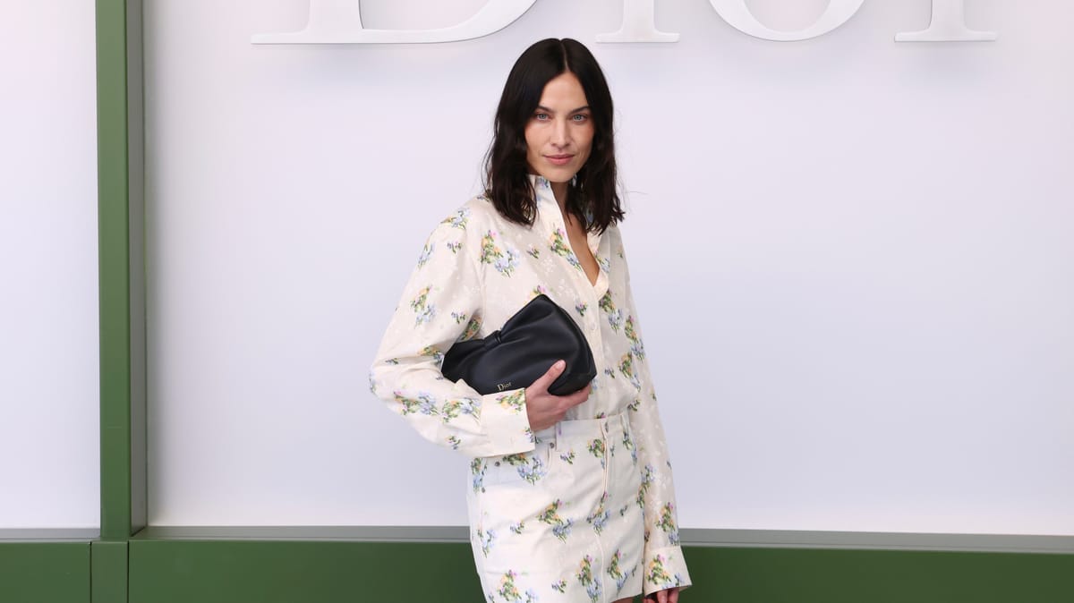 لوحات حية.. "ديور" تُبهر مشاهير العالم بـ"زهور خريف 2026"