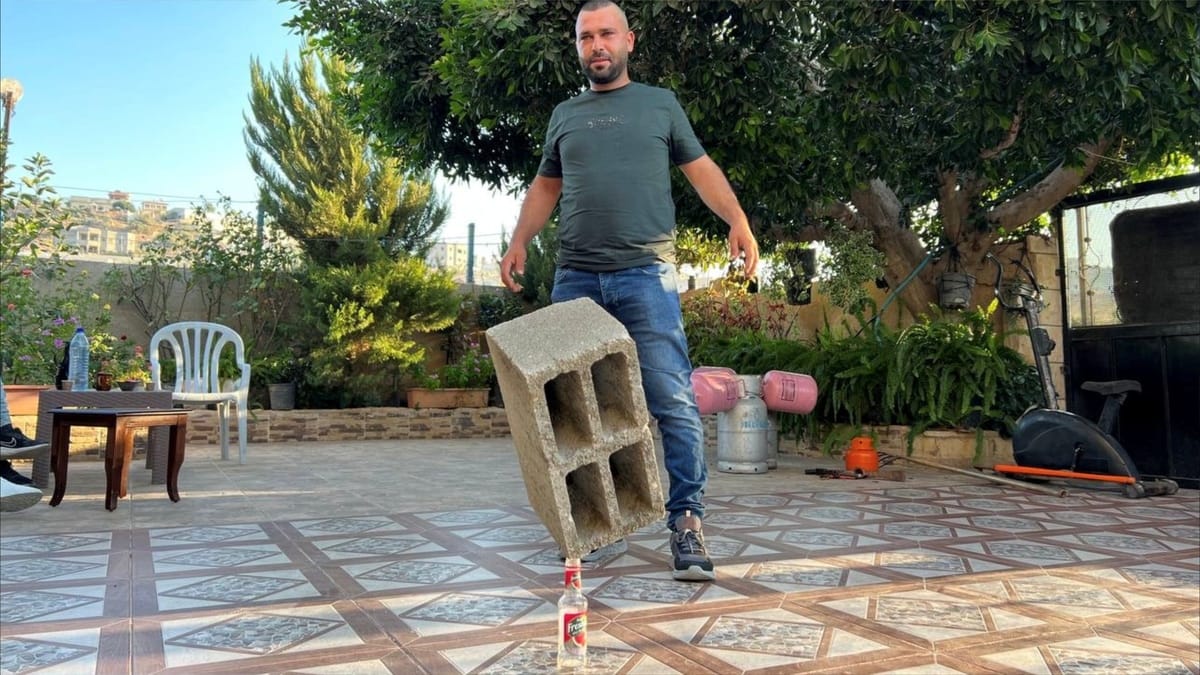 الفلسطيني سامي وشاحي يتحدّي الجاذبية