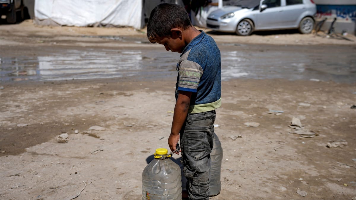 طلاب غزة.. عمال بشهادة الحرب