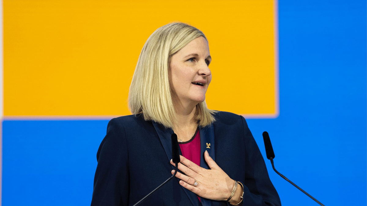 كيرستي كوفنتري.. أول سيدة تتربع على عرش اللجنة الأولمبية