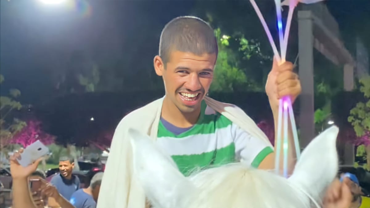 "فضلاوي" الجزائري يتحدى البكالوريا بأضواء الشموع