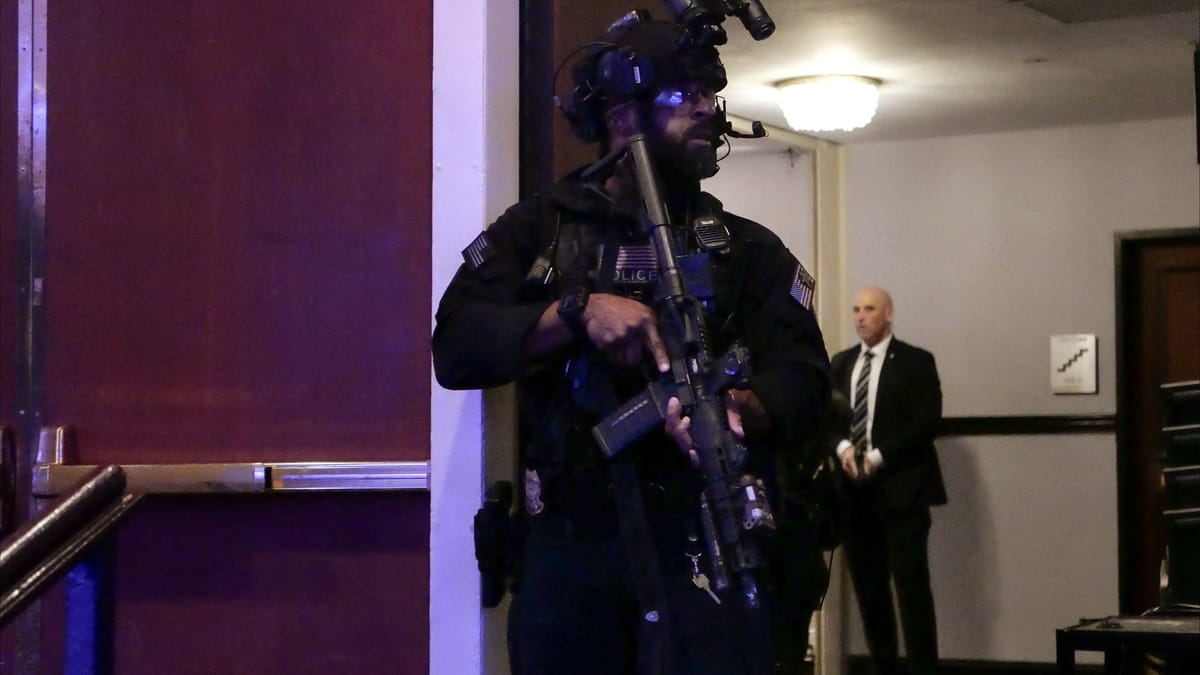 أمن ترامب يواجه صدمة جديدة.. نقطة ضعف أدخلت المسلح إلى الفندق