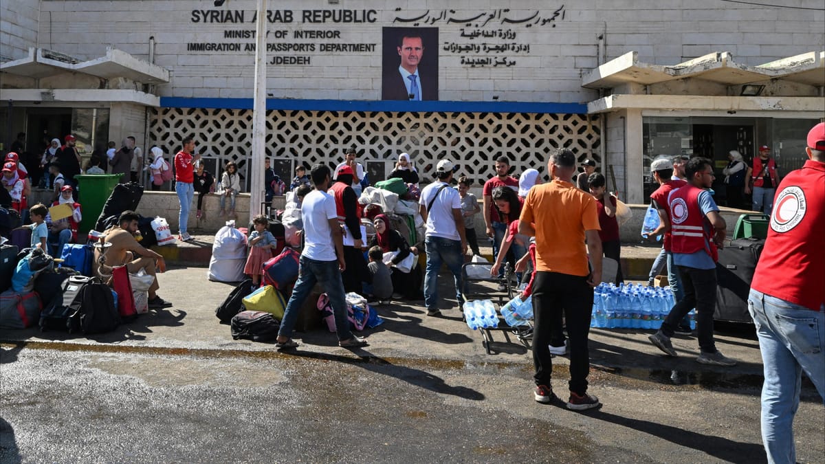 لبنان يعلن عبور 400 ألف شخص إلى سوريا