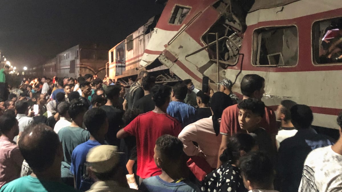 قتيل وعشرات الجرحى جراء تصادم قطارين في صعيد مصر