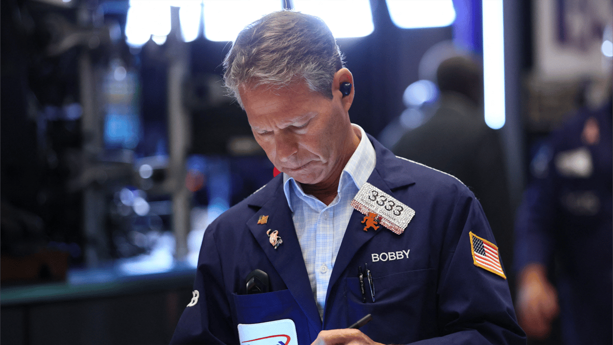 إيران تضرب لكن الأسواق تتلون بالأخضر.. ماذا يحدث؟