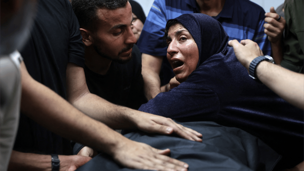 صرخة فلسطينية قرب "جثمان الطفلة آيسل وكيس أشلاء": أوقفوا القتل