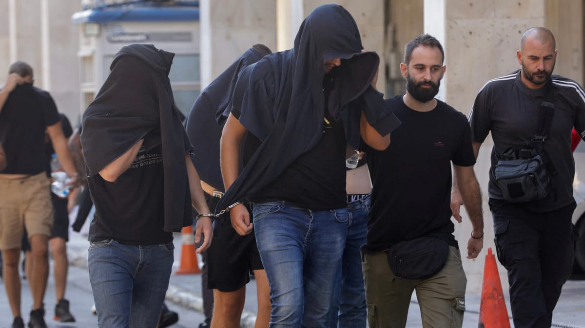 اتهام ١٠٥ أشخاص بقتل مشجع كرة يوناني