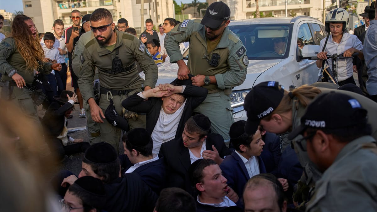 "مشروع يوآف".. كيف يشتري نتنياهو ولاء الحريديم بالروبوتات؟