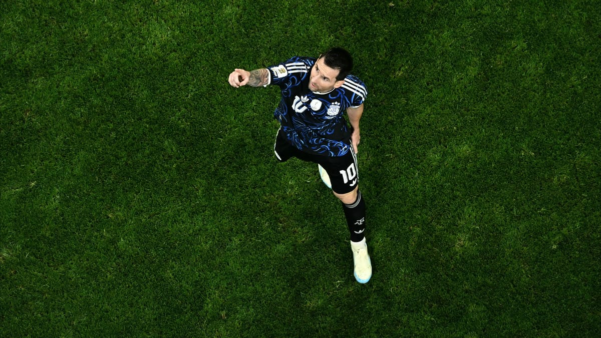 ميسي يستهدف "بيليه" في نهائي الأحلام