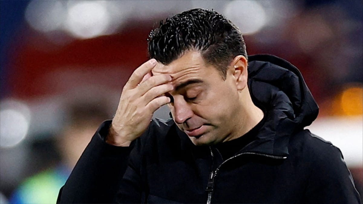 تشافي يعد لاعبي برشلونة بتوضيحات لقرار الرحيل